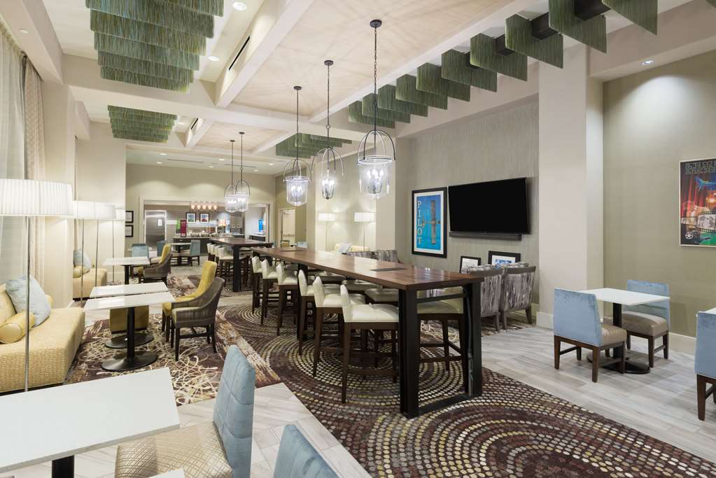 Hampton Inn & Suites Atlanta Buckhead Place Interior photo