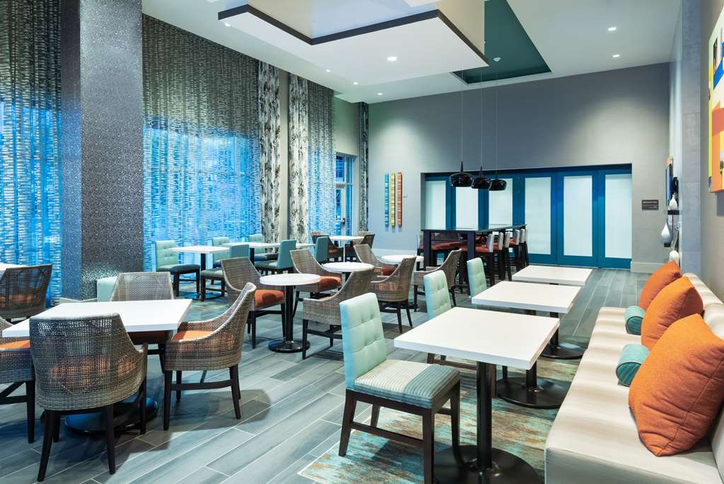 Hampton Inn & Suites Atlanta Buckhead Place Restaurant photo
